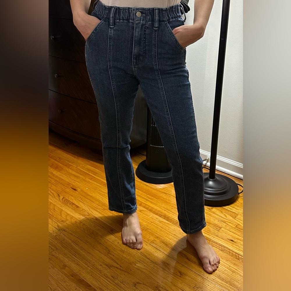Brand new J crew jeans ! Size 2 or 25 inseam .